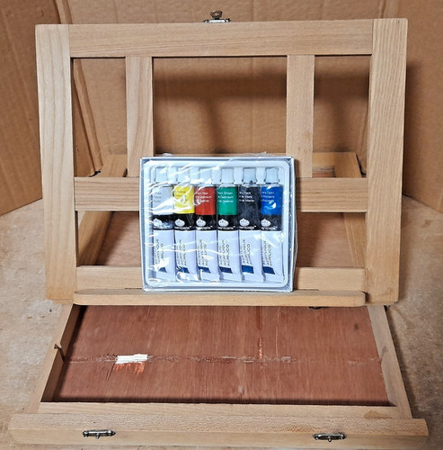 Wooden tabletop artists - artists, easel