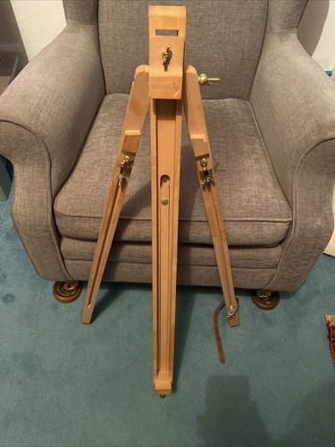 Wooden field travel artist - wooden,